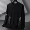 Camiseta informal de manga larga con cuello redondo, color liso, versátil, para hombre, otoño 2026, corte holgado, top moderno