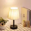 Lámpara de mesa decorativa para dormitorio, mesita de noche de niña, dormitorio, luz cálida de princesa, creativa linda habitación de bodas, pantalla de tela simple