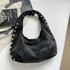Bonito Xiaomi Home 2026 Novo Outono Estiloso Chique Personalidade Rebites Grande Capacidade Para o Trabalho Leve Sob o Braço Bolsa de Ombro Única