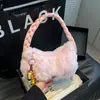 2025 Nuevo Bolso de Axila Trenzado Transfronterizo Bolso de Mano Bolso de Hombro de Felpa Bolso de Moda Versátil para Otoño e Invierno para Mujer
