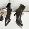 Botas de Cano Curto Vintage Chuyuji com Bico Fino e Salto Alto Marrom para Mulheres, Salto Agulha, Novidade de Verão 2026, Botas Slim Versáteis de Salto Médio
