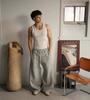 Pantalones de chándal holgados y personalizados para hombre, de estilo urbano, con costuras superiores, sencillos, con corte cruzado, para otoño e invierno de 2025.