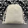 Atacado de sacos de algodão fino liso com cordão, disponíveis em estoque, com opção de impressão de logotipo, respiráveis, adequados para embalagem de medicamentos fitoterápicos, feitos de gaze e 100% algodão
