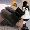 Zapatos de algodón forrados de felpa para niños, nuevos botines de invierno 2025 para niñas, botas de algodón para niños, botas de nieve gruesas y cálidas para niñas.