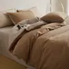 Lujoso y elegante juego de ropa de cama de cuatro piezas de color liso, hecho de 100% algodón, con un acabado espeso y cepillado, que incluye una funda de edredón, una sábana plana y una sábana ajustable, todos cumpliendo con los estándares de calidad Clase A