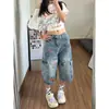 Jeans Cortos de Moda con Bordado de Caricatura con Temática de Carpa para Mujer, Nuevo Diseño de Verano, Corte Holgado, Pantalones Cargo Multibolsillos