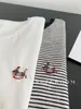 Camiseta de Manga Corta con Bordado Color Block a Rayas Juvenil 80% Algodón para Mujer, Top Casual Redondo de Moda y con Estilo, Verano 2025