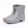 Botas de Chuva Japonesas e Coreanas Transfronteiriças para Mulheres, Sapatos de Borracha Antiderrapantes para Cozinha para Mulheres, Botas de Chuva Impermeáveis Resistentes ao Desgaste para Uso Externo e Lavagem de Carros para Mulheres