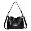 Bolso de Hombro de Cuero Suave Transfronterizo para Mujer 2026 Nuevo Versátil Bolso para Mamá de Mediana Edad con Múltiples Compartimentos y Gran Capacidad Bolso de Hombro Cruzado