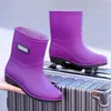 Botas de lluvia para mujer hasta la pantorrilla, zapatos de goma antideslizantes de moda para adultos hasta la pantorrilla, zapatos impermeables, botas de lluvia gruesas con forro de felpa para mujer