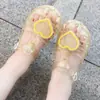 Moda Europea y Americana Verano Niña Bebé Baotou Sandalias y Chanclas de Gel Calzado Casual Infantil Zapatos de Princesa de Amor Zapatos Individuales Zapatos de Playa
