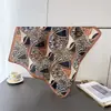 Bufanda Cuadrada Estampada de Seda Sintética con Estampado de Leopardo Fresca y Elegante, Chal, Pañuelo para el Cuello, Corbata de Cuello de Alta Gama, Pañuelo Cuadrado Pequeño, Pañuelo para la Cabeza, Pañuelo de Seda, Bufanda