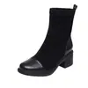 Botas slim de couro fosco da moda para mulheres, nova coleção outono/inverno 2026, botas curtas com forro de fleece, confortáveis botas Martin de cano médio