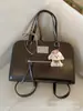Mochila Feminina de Alta Qualidade 2025 Nova Mochila para Deslocamento Bolsa Escolar para Estudante Universitário Bolsa Tote Transversal de Ombro Único