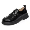 Mocassins Femininos 2025 Novo Estilo Aumentadores de Altura com Sola Grossa em Couro Brilhante, Sapatos Pretos Estilo Britânico com Sola Macia e Fivela Quadrada para Primavera