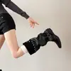 Versão em couro de vaca bico fino perna de calça preta botas longas mulheres garota popular fivela salto grosso botas de equitação rebite botas empilhadas