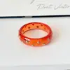 Pulseira de resina com rebite de glitter transparente transfronteiriça europeia e americana, pulseira de acrílico colorida para mulheres, joia versátil personalizada para o dia a dia