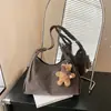 Bolso Casual Retro de Gran Capacidad para Mujer 2026 Nuevo de Moda Tendencia Color Sólido Diseño con Colgante Bolso de Hombro Único Bolso de Viaje
