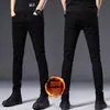 Jeans masculinos de alta qualidade de Hong Kong 2026, novo, preto puro, com stretch, corte slim, calça casual versátil estilo coreano
