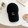 Boné de Baseball Bordado de Gato Estilo Coreano, Versátil e Emagrecimento Facial, Chapéu Casual de Verão para Uso Externo com Proteção Solar para Mulheres