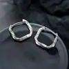 Brincos de Argola Cruzados de Zircônia Transfronteiriços para Homens, Brincos de Argola Lisos, Presilhas de Orelha de Raio, Pingentes de Orelha, Acessórios de Orelha para Mulheres, Amostra de Live do TikTok