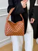 Bolsa de Mão Nova com Rebites Transfronteiriça Europeia e Americana Hot Girl Bolsa de Axila Punk Tendência Bolsa Feminina Bolsa de Ombro Street Ladies