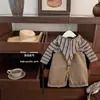 26 Nuevo Conjunto Adorable Divertido Súper Lindo para Niñas: Gorro de Rayas Puntiagudo, Top, Peto de Pana, Pantalones de Pierna Ancha