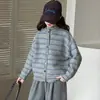 Conjunto de Invierno para Niña 2026 Nuevo Cardigan de Punto Rayado Engrosado con Forro Polar Pantalones de Pierna Ancha Conjunto de Dos Piezas para Niños Mediano y Grande Moderno