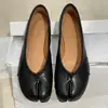 Versión de Piel de Oveja Estilo Coreano Simple de Punta Dividida Bajos Zapatos Mary Jane de Pata de Cerdo para Mujer Versátiles Sin Cordones Tacón Grueso Planos Fruncidos