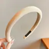 Diadema de Ala Ancha con Calavera Alta Otoño/Invierno para Mujer 2026 Nuevo Estilo Diadema de Tacto de Alta Gama Accesorios para el Cabello Pinza para el Cabello de Uso Diario de Moda