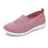 Zapatos Casuales Versátiles Superficie de Tejido Fly-Knit Zapatos de Madre Zapatos para Mujer Primavera Verano 2026 Zapatos de Tela Zapatos Individuales Suela Suave Exportación Transpirables Ligeros