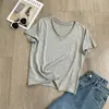 Camiseta Lisa de Algodão Puro com Gola V e Barra Desfiada Manga Curta Feminina Ombro Normal Modeladora da Silhueta Fashionável Confortável Versátil Estilosa Redutora de Idade Top Estilo Coreano