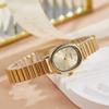 Relógio feminino oval de aço de bambu com pulseira casual simples, relógio vermelho vivo dourado, geração de atacado