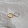 Anel de Diamante com Números Romanos Europeu e Americano para Mulheres, Aço Titânio Moderno e Personalizado, Estilo Cool, Estilo Japonês de Nicho, Anel para Dedo Indicador de Luxo Acessível