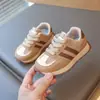 Nuevos zapatos de suela blanda para bebés para caminar, primavera y verano 2025, para niños y niñas de 0 a 1-4 años, zapatos estilo Forrest Gump para niñas, zapatillas deportivas para niños