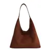 Bolso de ante para debajo del brazo estilo coreano para mujer, nuevo modelo 2026, bolso de hombro elegante y versátil, bolso de mano de moda y elegante para el día a día.
