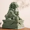 Ornamento Criativo de Leão em Arenito Verde Esculpido Estilo Chinês para Pátio, Entrada de Casa, Mesa de Trabalho, Animal de Chá e Decoração de Mesa de Chá