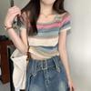 Los tops de mujer de punto de manga corta con cuello cuadrado estilo coreano de verano Pure Desire con rayas en contraste en el hombro derecho son modernos y versátiles