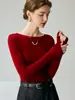 Nuevo suéter de punto fino de imitación de lana pura para mujer, estilo minimalista de primavera, cuello de una línea, jersey de punto fino ajustado, prendas de punto finas para interior que estilizan.