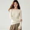 Nova coleção outono e inverno: Suéter de cashmere liso de manga comprida, macio e amigo da pele, com decote assimétrico de um ombro, apresentando um design em crochê vazado, perfeito como peça de base ou top