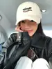 Boné de Baseball Estilo Coreano Moderno Versátil Rasgado com Bordado Inglês para Mulheres Primavera e Verão Proteção Solar Aumentado e Aprofundado Boné de Bico de Pato Faz o Rosto Parecer Menor