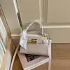 Bolso de nicho de alto valor para mujer Otoño 2026 Nuevo Bolso Simple de Hombro Cruzado Color Sólido Pequeño Cuadrado para Viajes