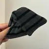 Presilha de Garra Triangular com Concha de Cetim Estilo Francês, Acessório de Cabelo Versátil de Alta Qualidade e Tendência para a Parte de Trás da Cabeça