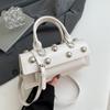 Bolso de Mano de Remaches de Moda Nuevo Distintivo Estilo Urbano Estilo de Chica Caliente Niche Combinable Bandolera para Mujer