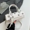 Bolso de Mano Nuevo Personalizado Estilo Callejero con Remaches, Bolso Baguette de Moda de Gama Alta, Bolso Cruzado Versátil de Nicho Estilo Chica Popular