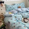 Set de cuatro piezas de algodón suave y fresco estilo Ins amigable con la piel, juego de tres piezas de funda de edredón para cama litera de dormitorio de estudiantes con dibujos animados
