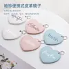 Espejo de Belleza Plegable de Cuero PU, Espejo Portátil con Forma de Corazón, Logo Personalizable, Espejo de Maquillaje para Estudiantes, Espejo de Recuerdo