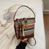 Bolso Cubo Tejido Arcoíris Nuevo Primavera 2026 para Mujer, Bolso de Hombro Cruzado Versátil para el Trabajo, Bolso de Mano Retro a la Moda