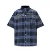 Camisa Bordada com Flores Xadrez Retrô e Letras com Contas de Manga Curta para Homens, Nova Blusa Casual Solta Estilo Americano para Primavera e Verão
