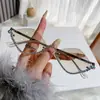 Nuevas Gafas de Sol Pequeñas de Marco en Forma de Diamante Metal de Medio Marco Europeas y Americanas para Mujer con Incrustaciones de Diamantes Perlas Anti-UV de Gama Alta para Hombre